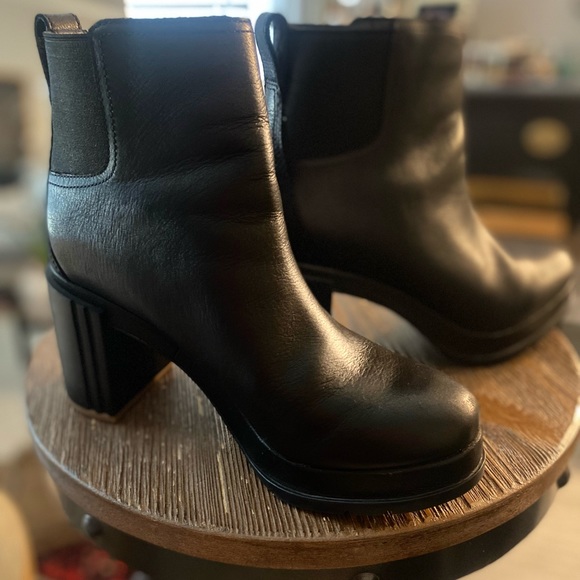 SOREL Booties EUC size 8 - Picture 2 of 11